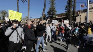 Comerciantes y restauradores protestan contra las nuevas restricciones.