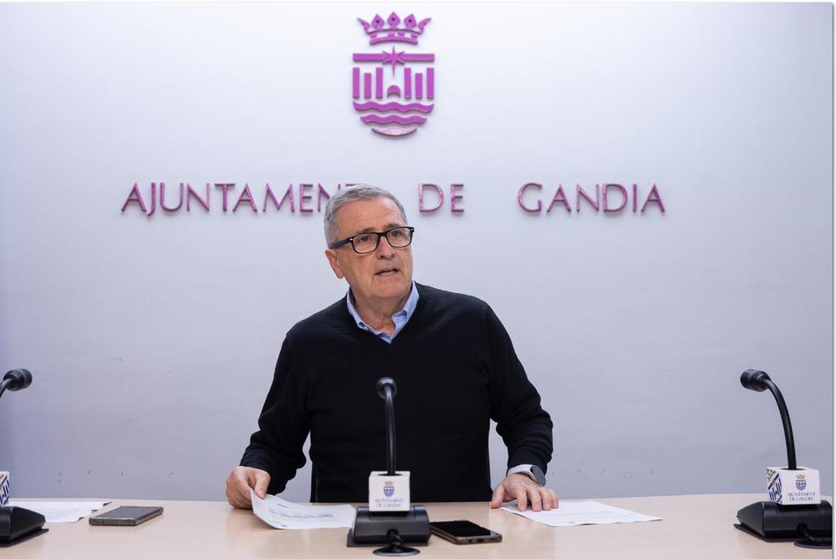 El concejal de Hacienda, Salvador Gregori, durante una rueda de prensa.