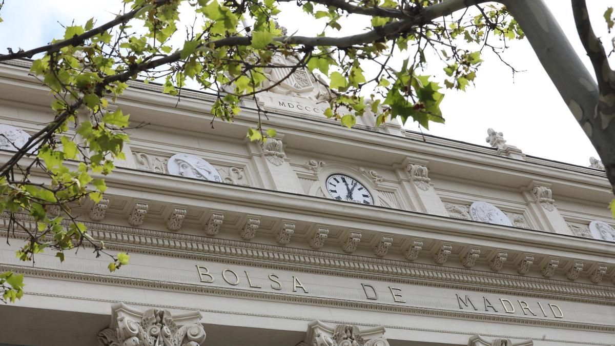 Fachada del edificio de la Bolsa de Madrid