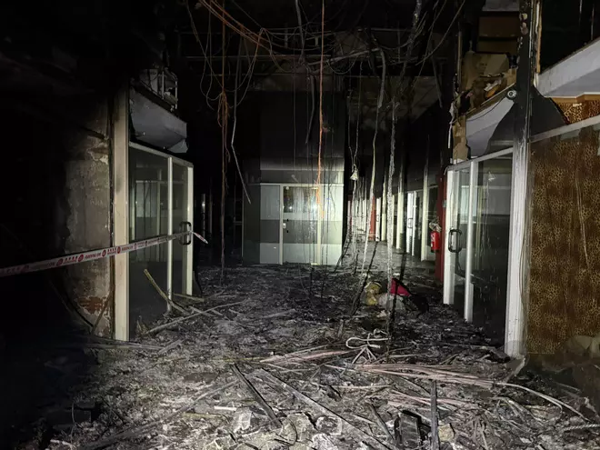Les imatges de l'incendi en una gestoria de Figueres