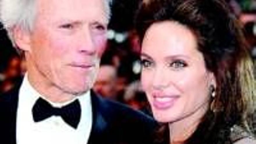 Eastwood seduce a Cannes a pesar de la actuación de Angelina Jolie