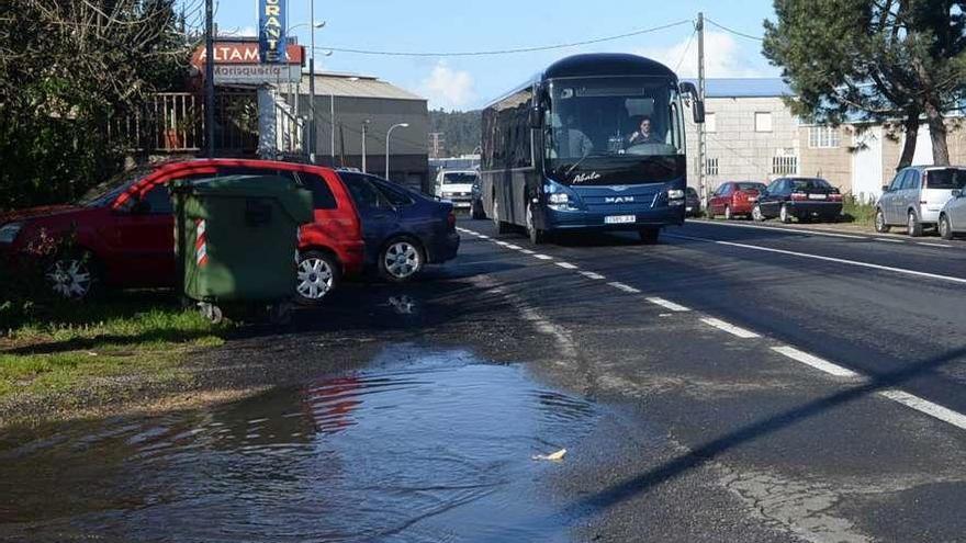 La zona donde se pretende habilitar de forma oficial una parada de autobús. // Noé Parga