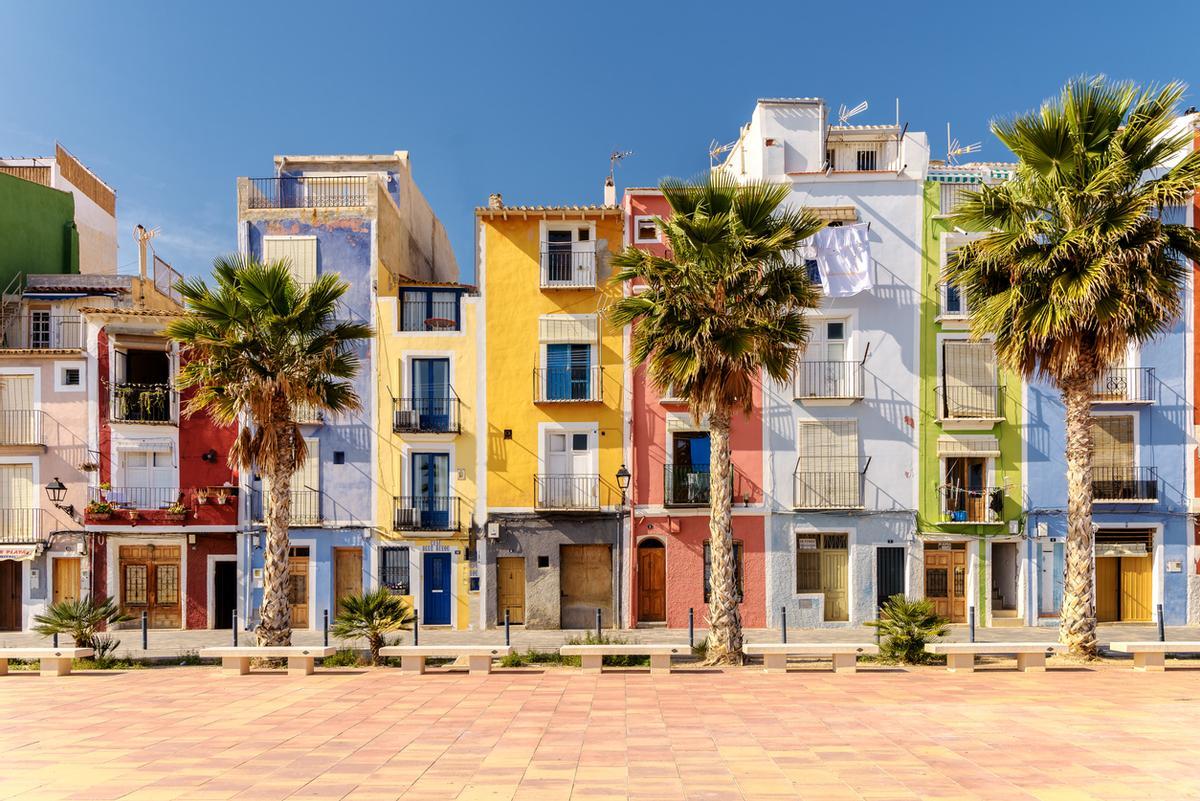 El pueblo con las fachadas de colores más bonito de España.