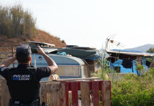 Galería: La Policía Local en el asentamiento de sa Joveria de Ibiza