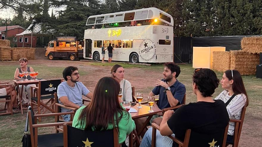 Unes 400 persones omplen el nou espai d'oci 3Sets en l'esdeveniment d'obertura