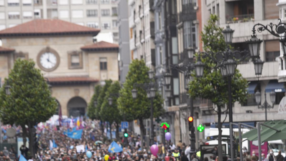 Los partidarios de la cooficialidad del asturiano se manifiestan en Oviedo