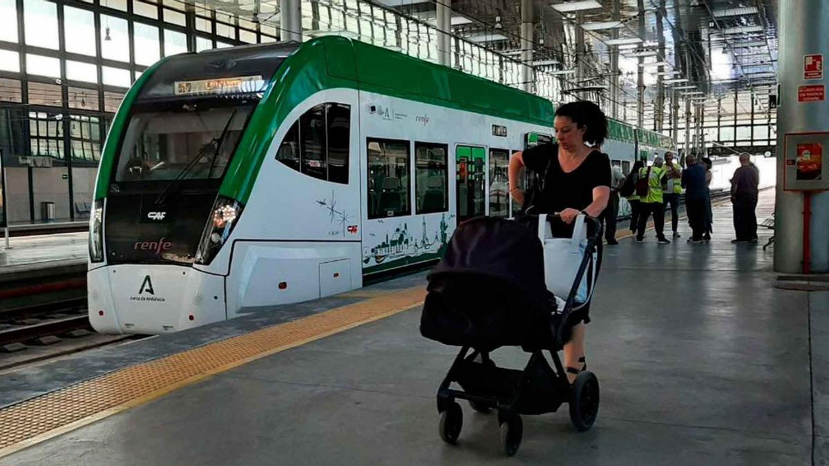 El tren-tranvía de Cádiz.