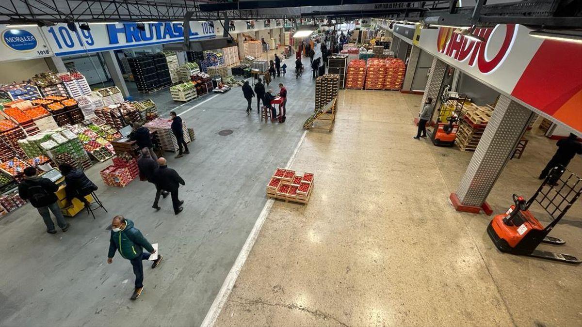 Paradas de frutas y verduras en Mercabarna.