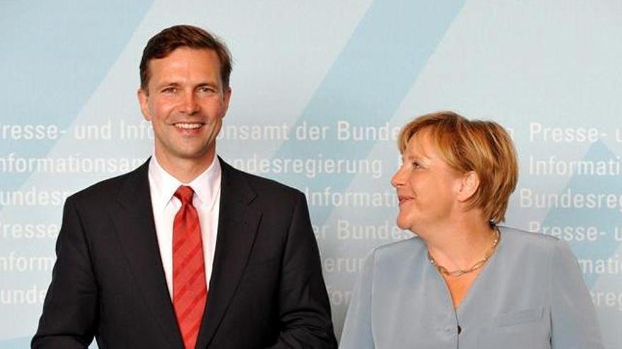 El portaveu Seibbert i la cancellera Merkel.