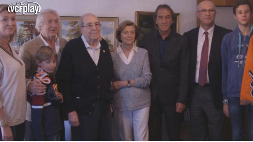 Pepe Martínez,ayer consu familia y Sol y Arias.