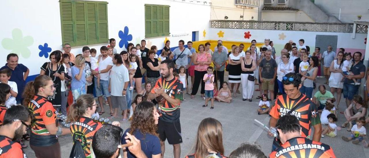 Las familias organizaron una gran fiesta para las educadoras que se despiden del centro.