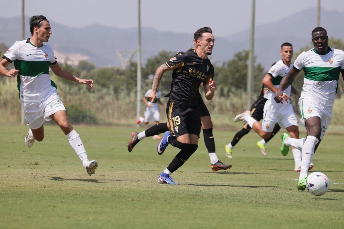 Ibai Sanz, en el Córdoba CF-Elche en Olvia.