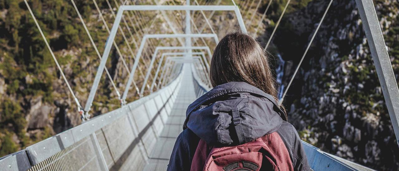 Así se construyó el mayor puente colgante peatonal del mundo, a 3 horas de Vigo