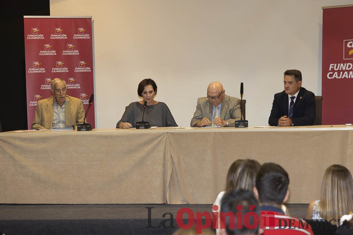 Entrega de los premios de la Fundación Robles Chillida a estudiantes caravaqueños