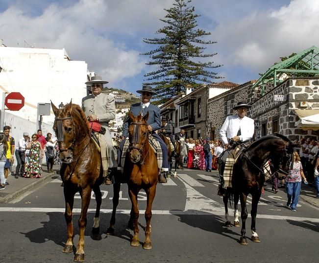 ROMERIA ROCIERA Y OFRENDA A LA VIRGEN