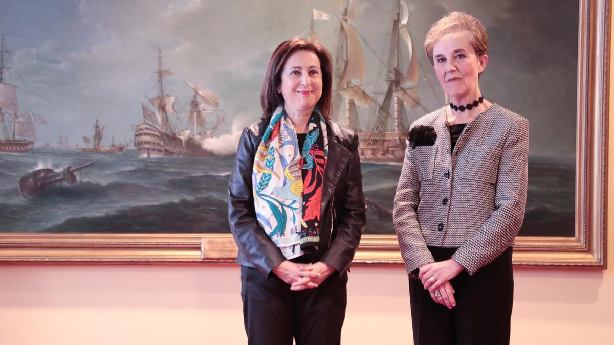 La ministra de Defensa, Margarita Robles, con Paz Esteban, directora del CNI. 10-02-20