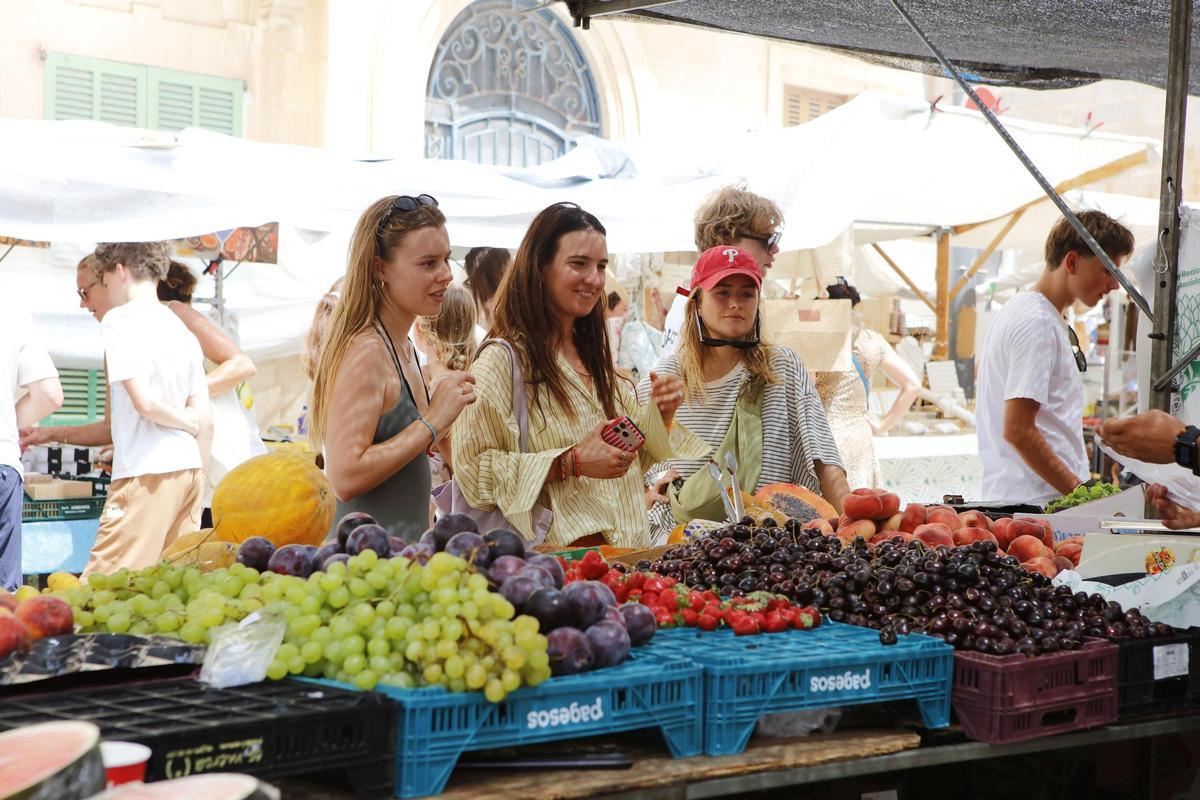 Mallorcas internationaler Wochenmarkt: So trubelig geht es mittwochs in Santanyí zu