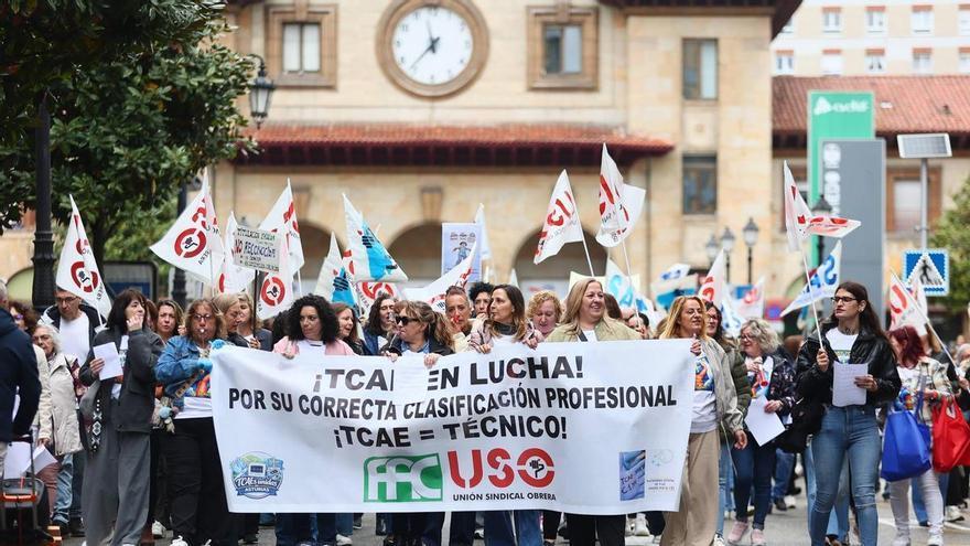 La Consejera de Derechos Sociales apoya a las técnicas en cuidados auxiliares en su demanda de reclasificación profesional