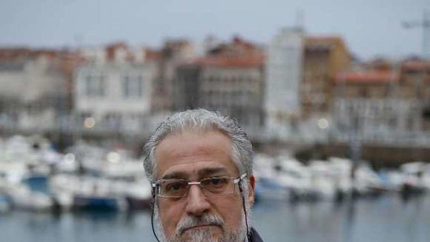 José María Rosell, en el puerto deportivo de Gijón.