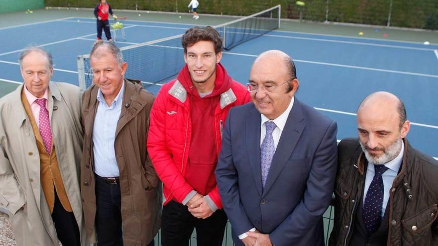 Galé, Avendaño, Carreño, Díaz Román y Corripio, durante la la visita al Grupo Covadonga.