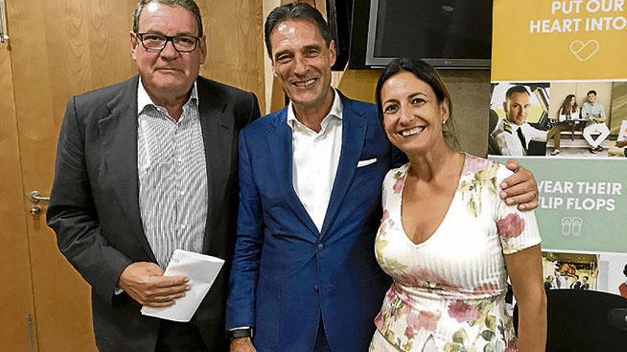 Juan Molas, Peter Fankhauser, Inma Benito bei der Pressekonferenz auf Mallorca.