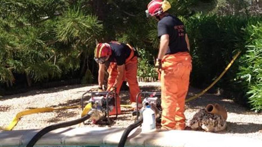 Xàbia pone a prueba los cañones que protegerán los chalés del fuego