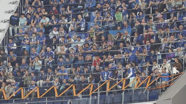La afición del Oviedo en el Bernabéu. | MIKI LÓPEZ