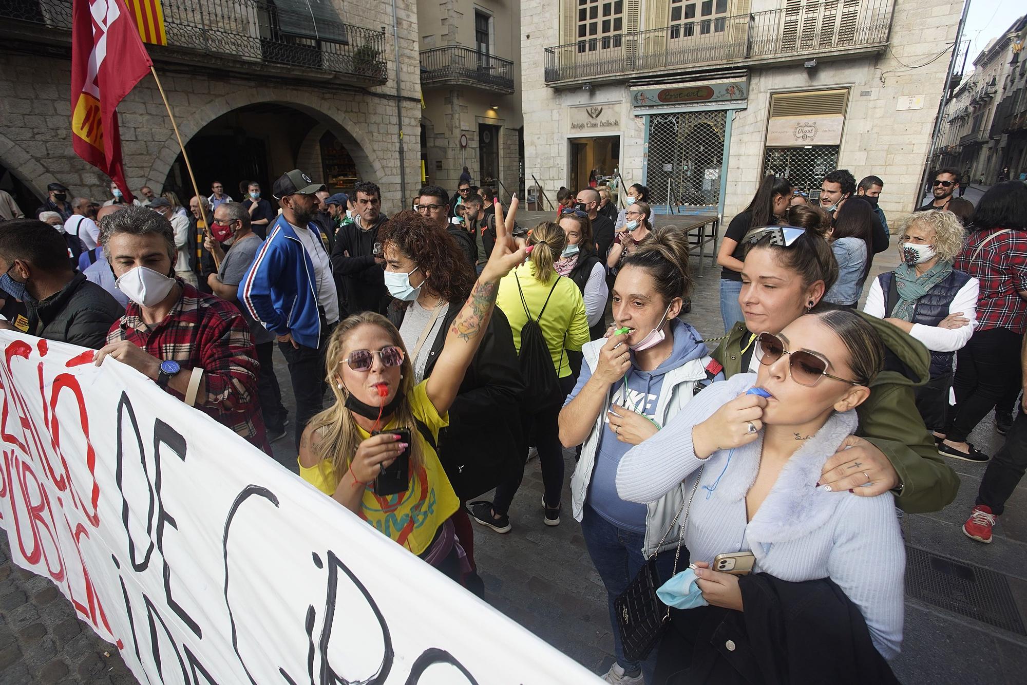 Protesta dels treballadors de Girona + Neta en contra de la privatització del servei públic de neteja