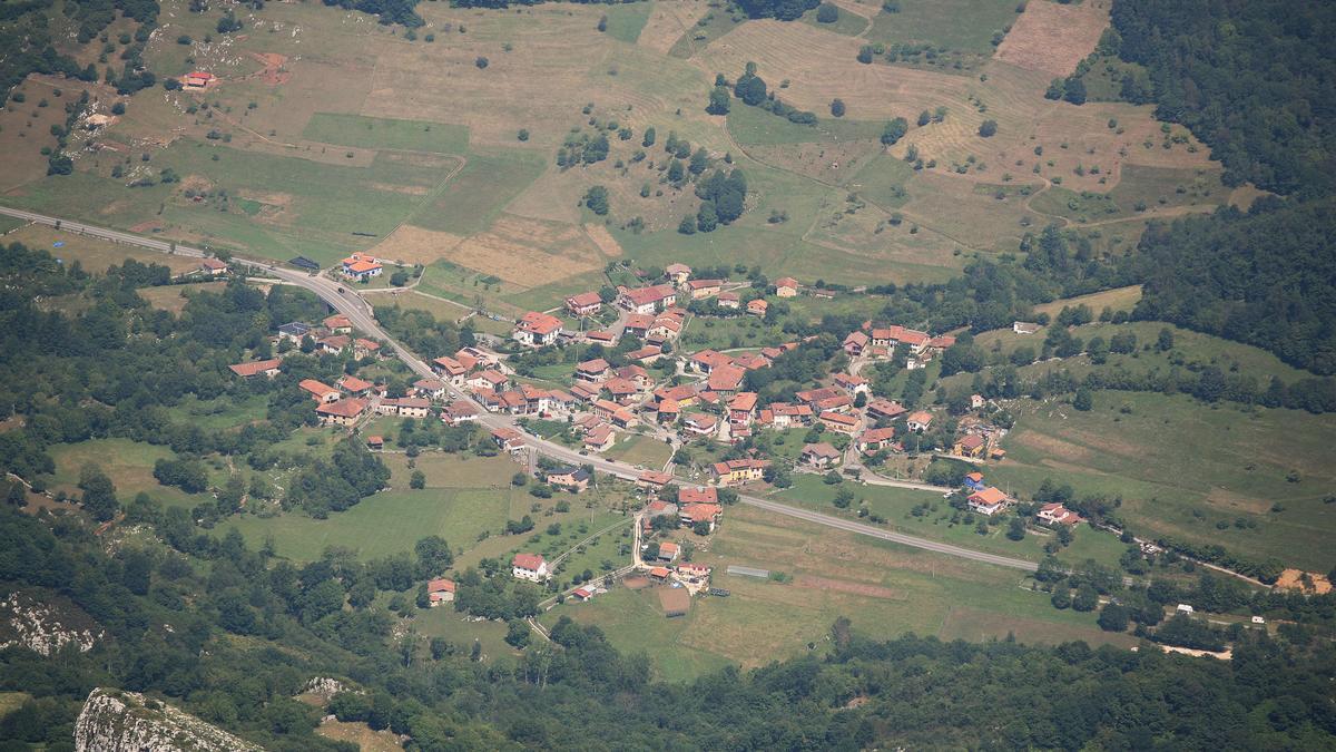 Una vista aérea de Avín