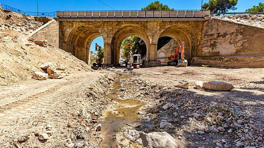 El río Torres a su paso por el antiguo puente de la N-332. | DAVID REVENGA