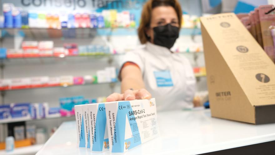 La venta de test covid en farmacias repunta con fuerza con la séptima ola