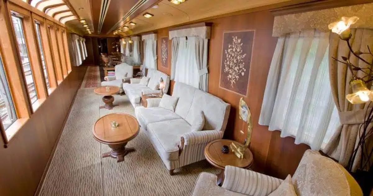 Uno de los vagones salón, orientado para disfrutar de las vistas.