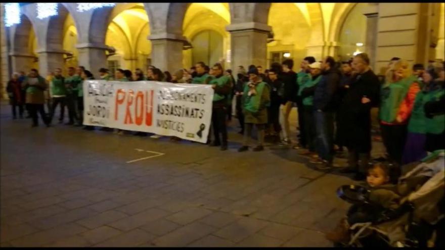 Protesta de la PAHC Bages a la plaça Major de Manresa