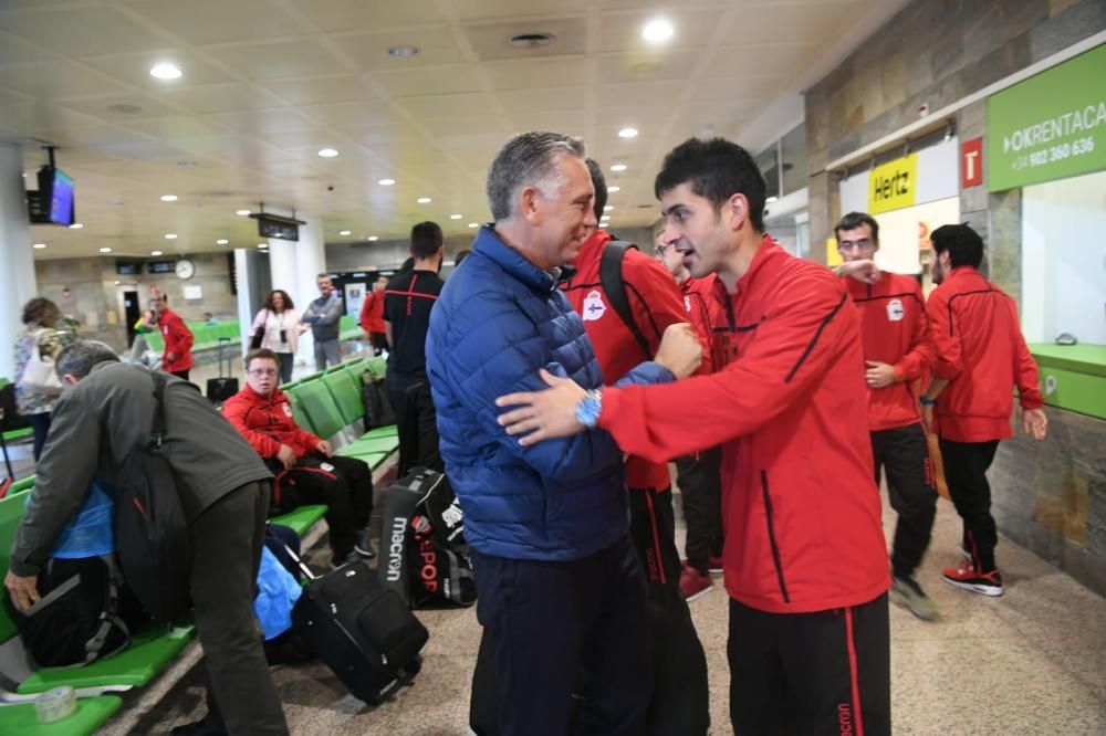 El primer equipo, con el Dépor Genuine en Alvedro