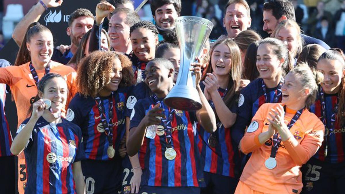 La alegría de las jugadoras del FC Barcelona después de conquistar la Supercopa de España