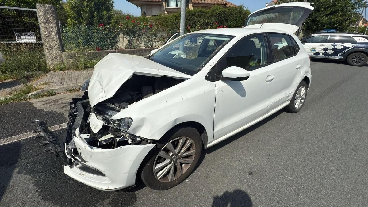 Uno de los vehículos implicados en el accidente de Cambados.