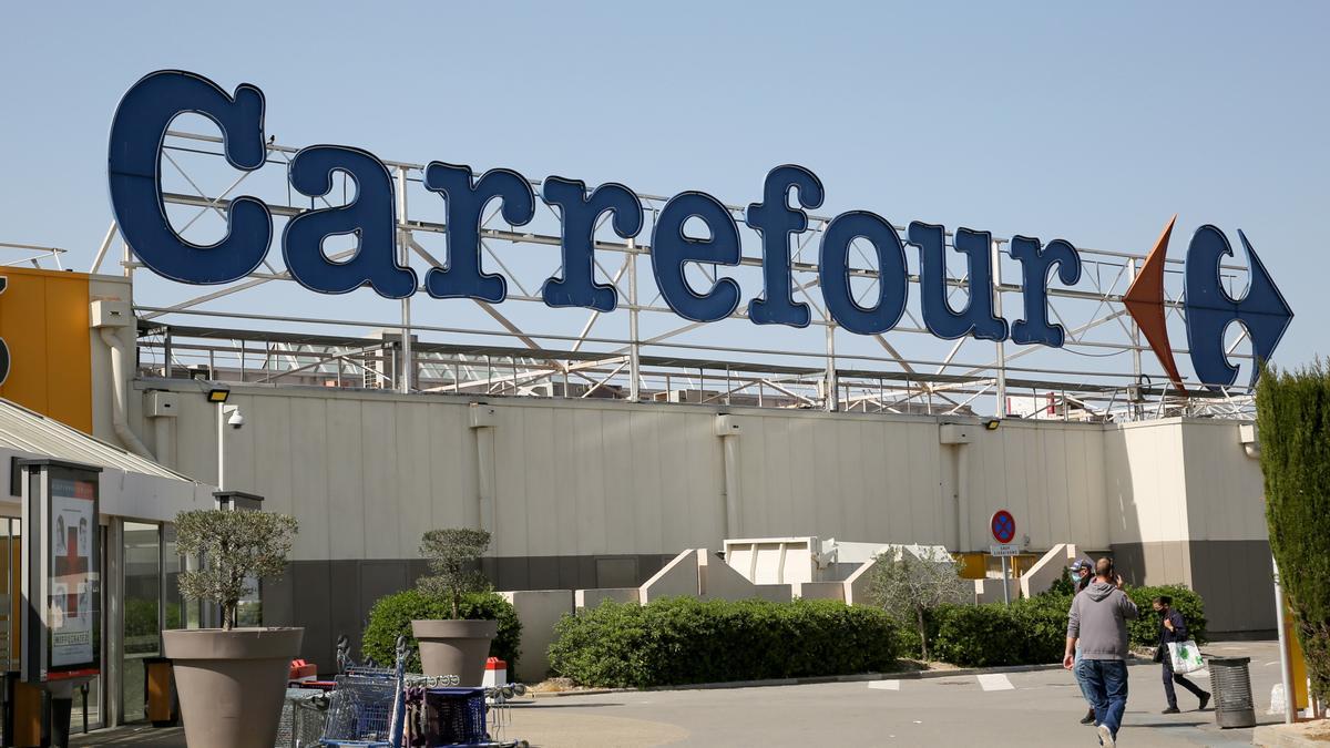 Logo de un Carrefour en Marsella (Francia).