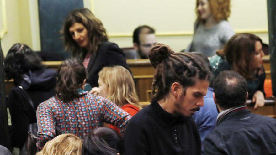 Podemos se va del Congreso y rectifica después en el Senado