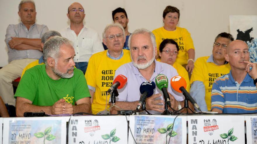 Eugenio Reyes, Antonio Pérez y miembros de los colectivos convocantes.