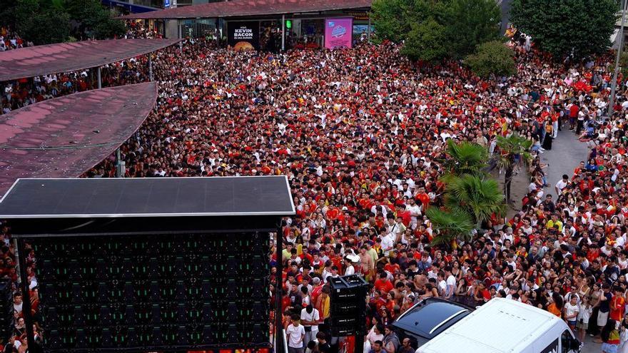 FINAL MUNDIAL FÚTBOL | Santiago, en rojo: así vivió el Ensanche la gran final
