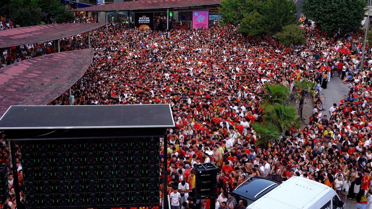 Santiago, en rojo: así vivió el Ensanche la gran final