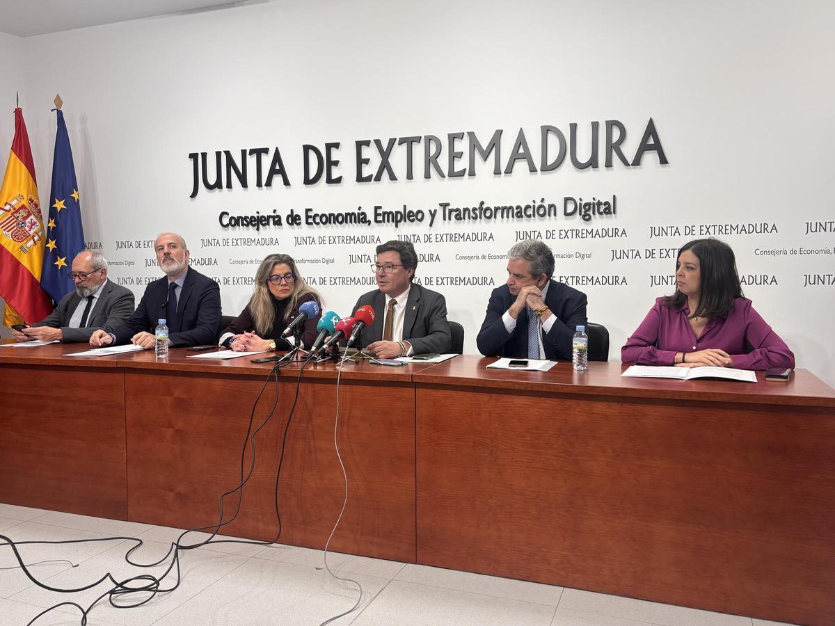 Presentación del nuevo programa Tandempresa, con la Junta y las organizaciones empresariales.