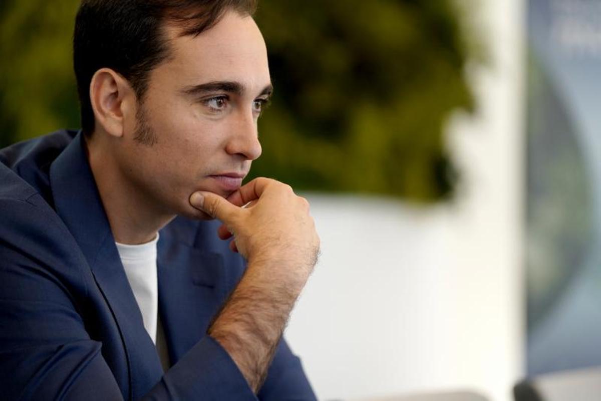 Ruiz reflexiona durante la entrevista.