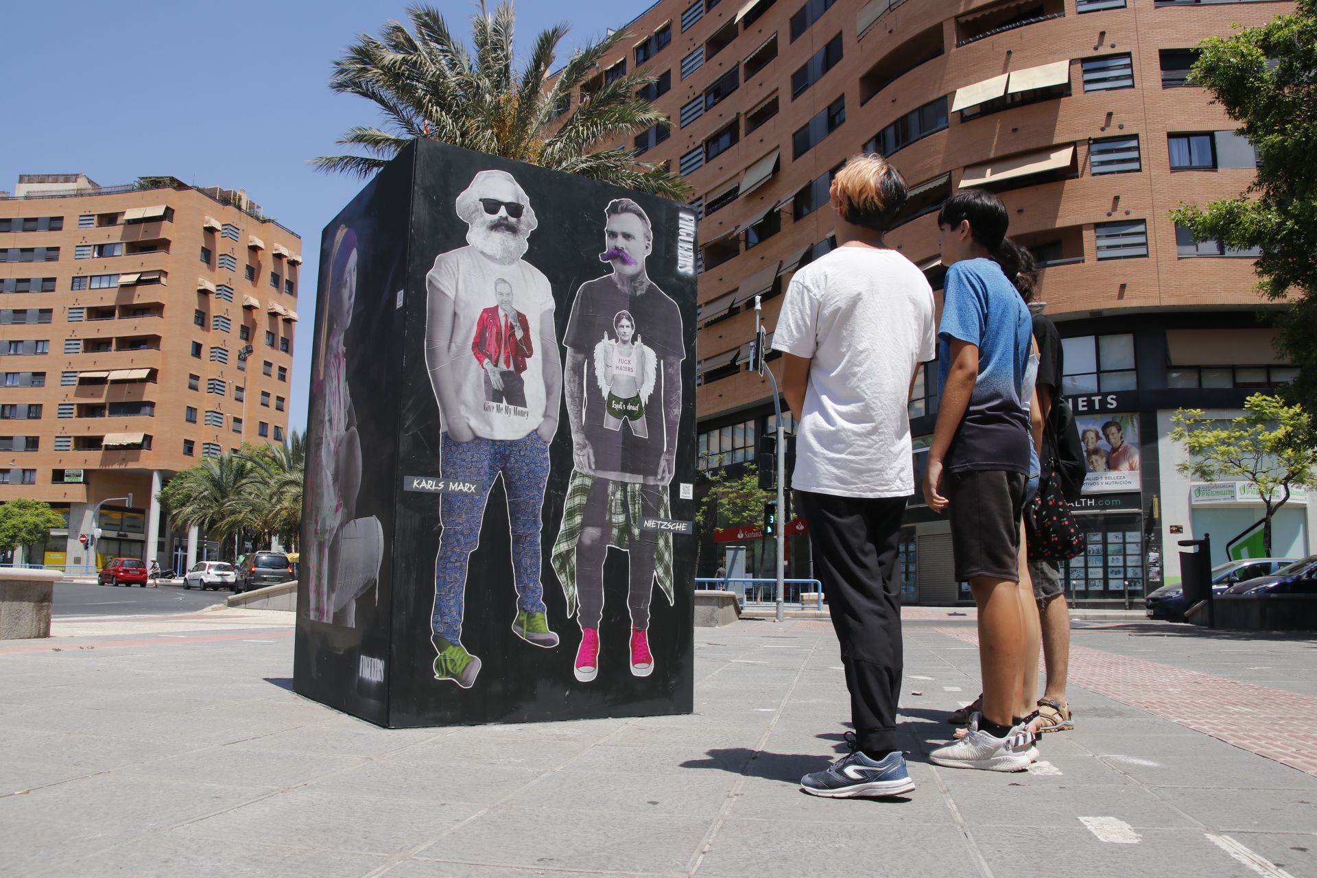 "Tótem revolutum", exposición de arte urbano en Alicante