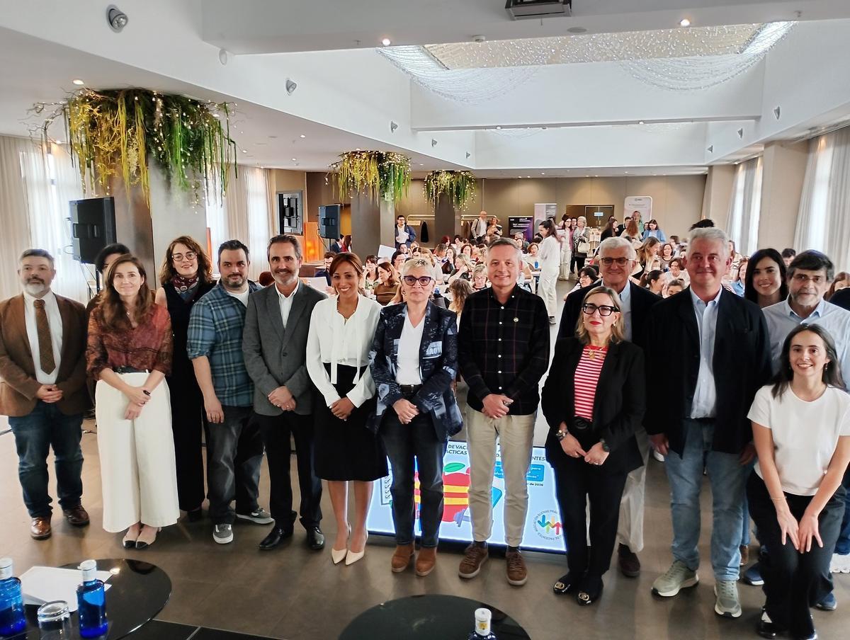 La consejera de Salud del Principado, Conchita Saavedra, con los organizadores y ponentes de la jornada.