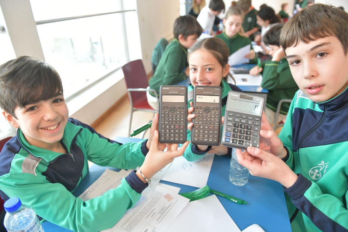 Roque, Olivia y Pedro, alumnos de Dominicos en el Rebumbio Matemático