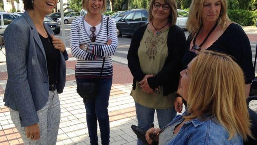 Gámez se reunió ayer con vecinos de Teatinos.