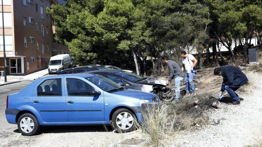 Incendio de cuatro vehículos en la calle Alhama de Aragón