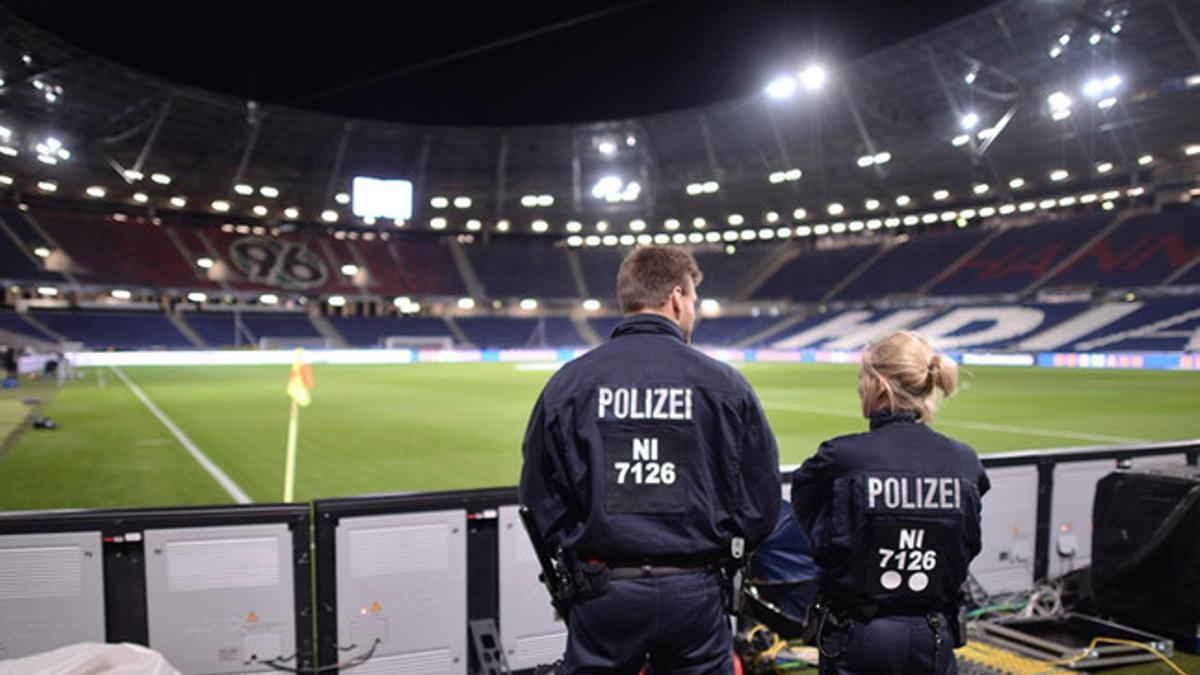 El estadio del Hannover tuvo que ser evacuado