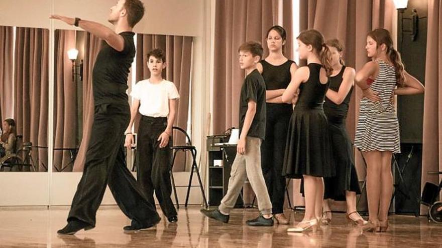 Els cursos es faran a les instal·lacions del Royal Dance Manresa